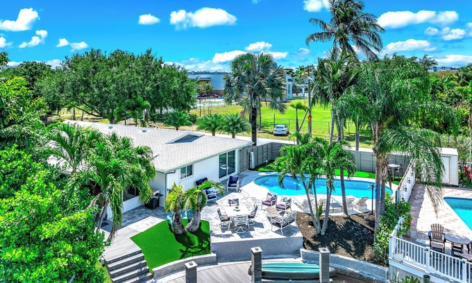 Cypress Lakes Casa | Pool & Waterfront! Mini Golf+Kayak! Close 2 Beach!