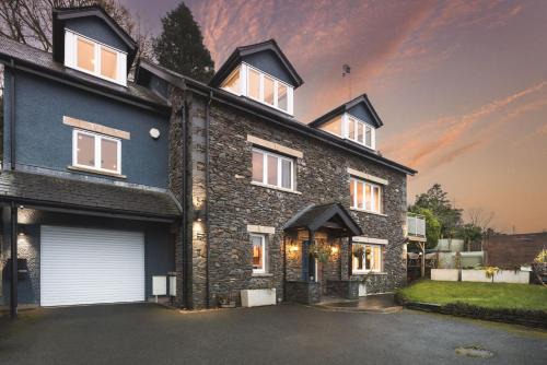 Moffat Casa | Poole Brae