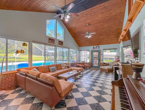 Tallahassee Casa | Poolhot Tub Sleeps 16 Game-filled