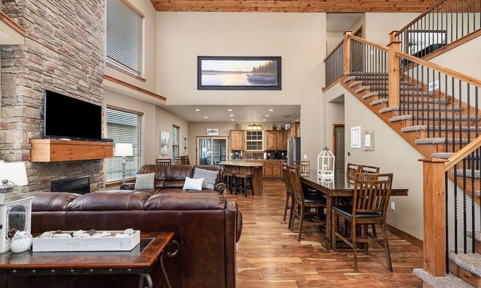 Branson Casa | Pools, Pool Table, Rec Room, Splashpad, Waterslide