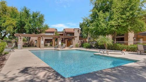 South Scottsdale Casa | Poolside 2 Bdrm Condo Prime Scottsdale Location
