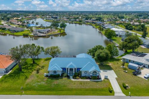 Lake Suzy Casa | Poolside Bliss and Lake Fun Florida Getaway!