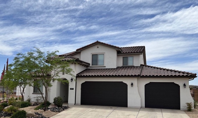Washington Casa | Poolside Luxury Home - 5BR 4BA