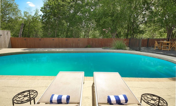 Leon Valley Casa | Poolside Oasis near Sea World and Medical Center