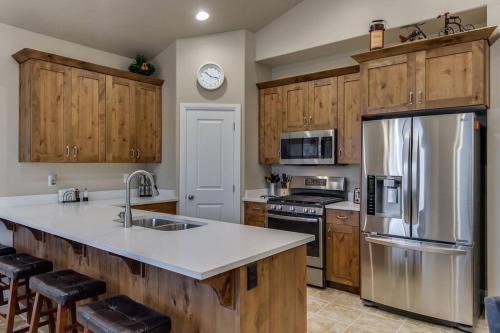 Sienna Hills Casa | Poolside Retreat-Poolside Property! Dog Friendly!