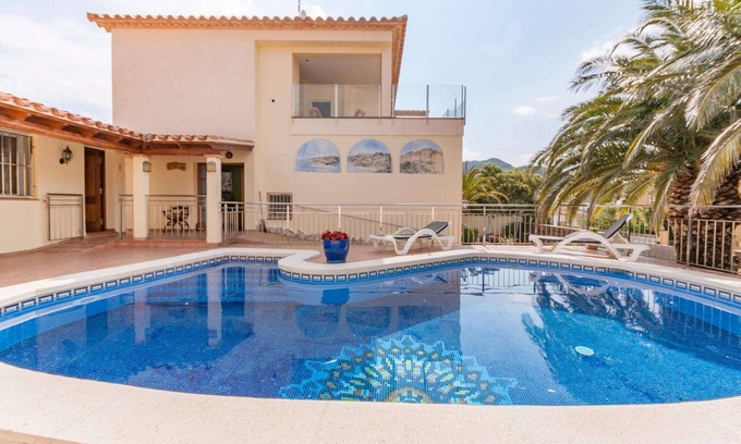 El Mas Fumats Villa | Villa en Roses con Piscina y Vista Montaña