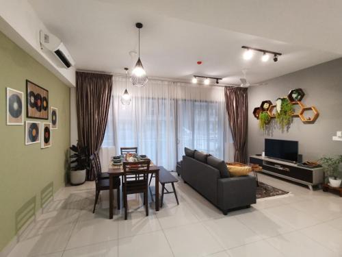 Shah Alam Apartamento | POOLVIEW Geniehome 3BR Free100mbps and Carpark at Utropolis Shah Alam
