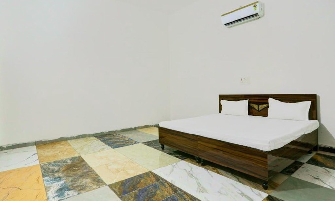 Aligarh Hotel | POP 81417K Hotel Blue Heaven