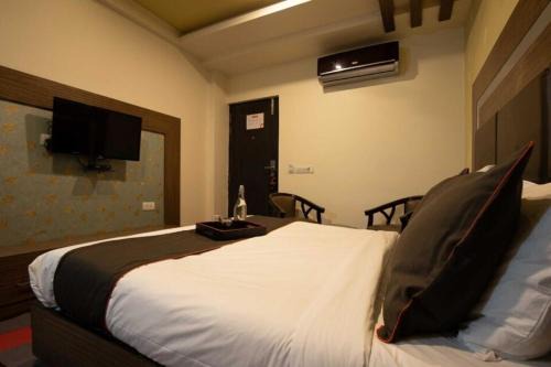 Udumbanchola Hotel | POP 83838A Thoufeeq Tourist Home