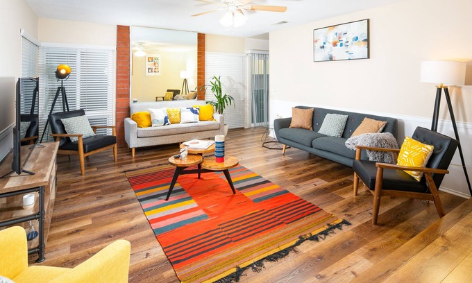 Fountain Valley Casa | ARTE POP ❤️CALM ❤️ ESPACIOSO ❤️CLEAN ❤️5 CAMA ❤️FAMILY HOME ❤️Buena ubicación