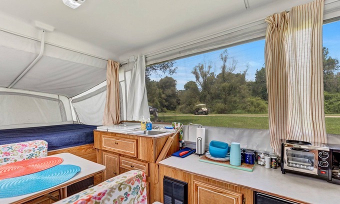Black Creek Alquiler De RV | Pop Up Camper on Ischua Creek @ Campground Adventures