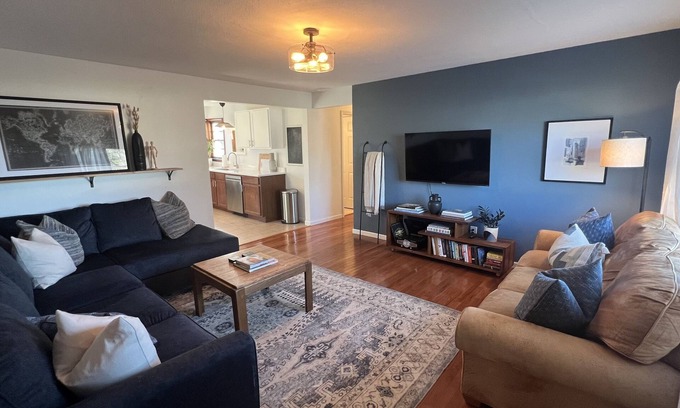 Three Oaks Casa | Poplar Place - 3 BR - Hot Tub - Steps from Downtown