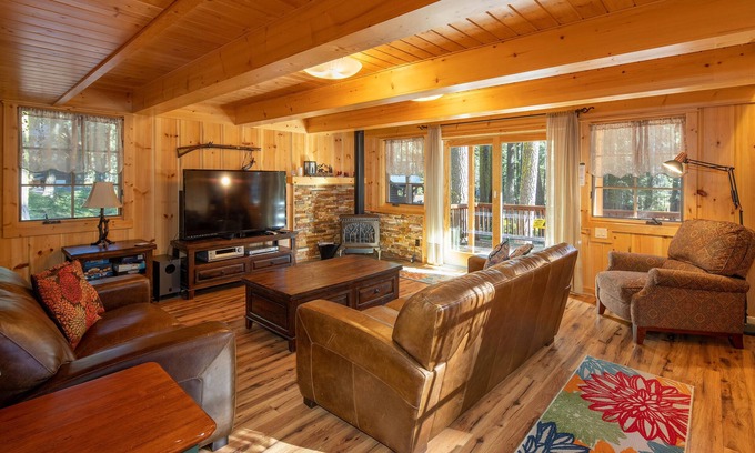 Tahoe Pines Casa | Álamo Lugar: Casa de 3 dormitorios / 3 BA / cabaña en Homewood, para 8 personas