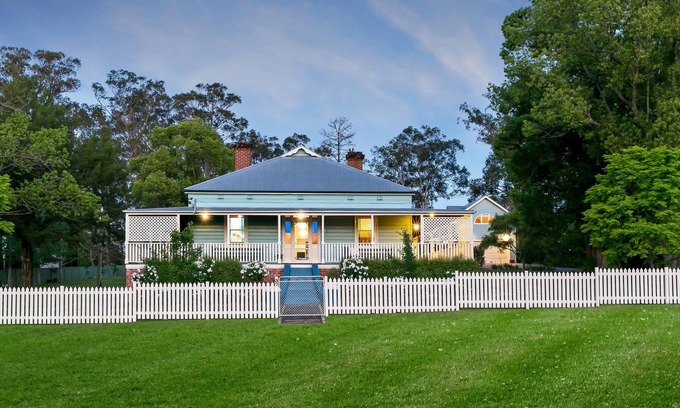 Kitchener Casa | Poppet Head Manor - Beautiful, historic house with pool