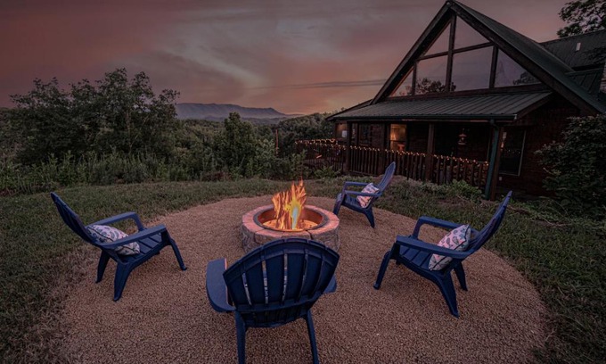 Dandridge Casa | Poppy’s Place Cabin