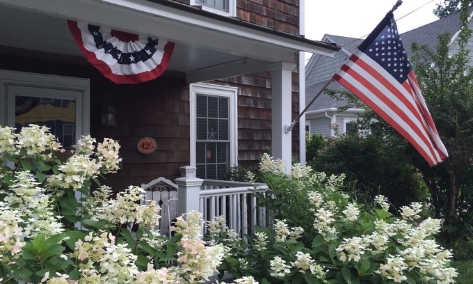 Historic District Casa | Popular Charming & Comfortable Beach Cottage in Lewes Historic District