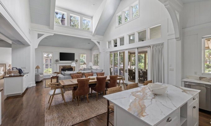 Palmetto Bluff Casa | Popular West Wilson Retreat - 2 Masters on the first floor