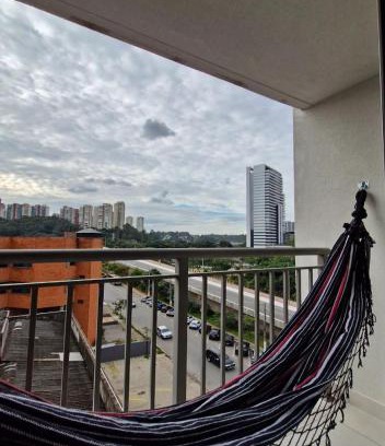 Panamby Apartamento | Por do sol desde uma rede na varanda da zona sul