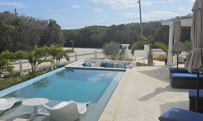 Rainbow Bay Casa | Porpoise Paradise Luxury Villa, 8 minutes walk to beach.