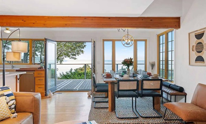 Suquamish Casa | Porpoise Paradise Waterfront Home w Beach/Hot Tub