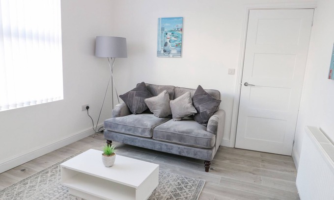 Holyhead Cabaña | PORT APARTMENT 2, pet friendly in Holyhead