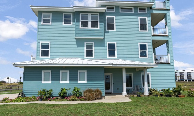 Port Aransas Casa | Port Aransas Mahalo Beach Home ~ Large Luxury Beach House Close to Beach