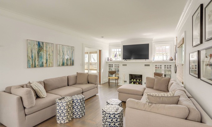 Port Clinton Casa | Port Clinton Home w/ Lake View - Walk to Beach!