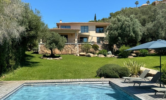 Cirendinu Villa | Porto Vecchio, playa de San Cyprien a pie, vista al mar.