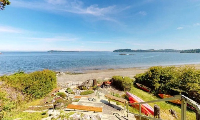 Port Ludlow Casa | Port Ludlow Beach Cottage and Happy Camper