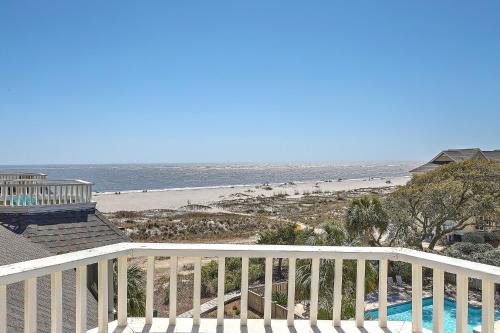 Isle of Palms Apartamento | Port O' Call E302 - Top Floor Ocean View Condo!