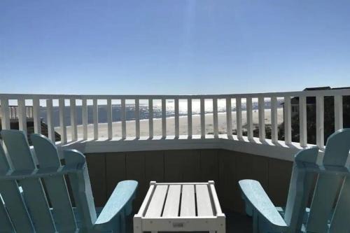 Isle of Palms Apartamento | Port O' Call E303 - Sensational Oceanview! Top Floor!