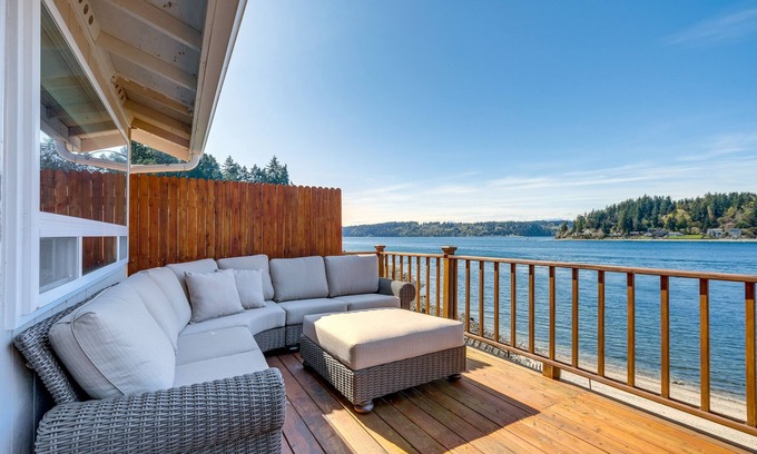 Retsil Apartamento | Port Orchard Waterfront Retreat: Steps to Beach!