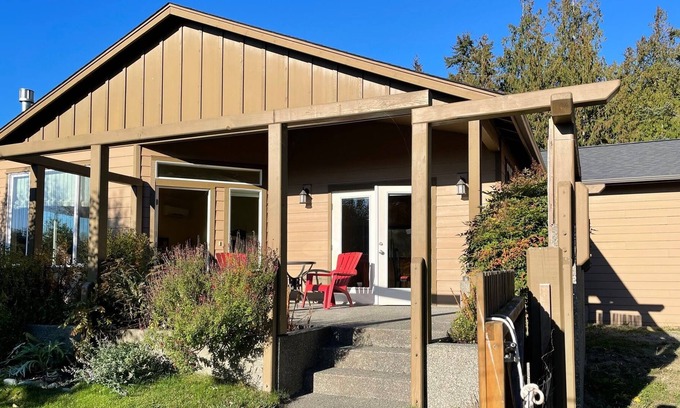 Port Townsend Casa | Port Townsend spacious home in a country setting.