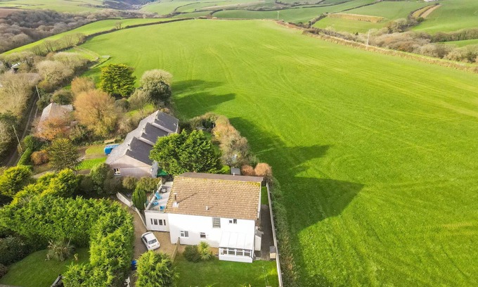 Pendoggett Casa | Port View House, Pendoggett - Stunning five bedroom house, sea views, parking