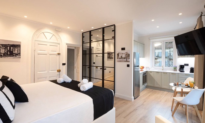 Old Town Apartamento | Porta Reale Suite by CorfuEscapes