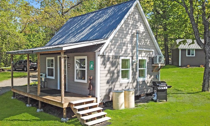 Portage Lake Cabina | Portage Lakeside Cabins, The Moose Shed
