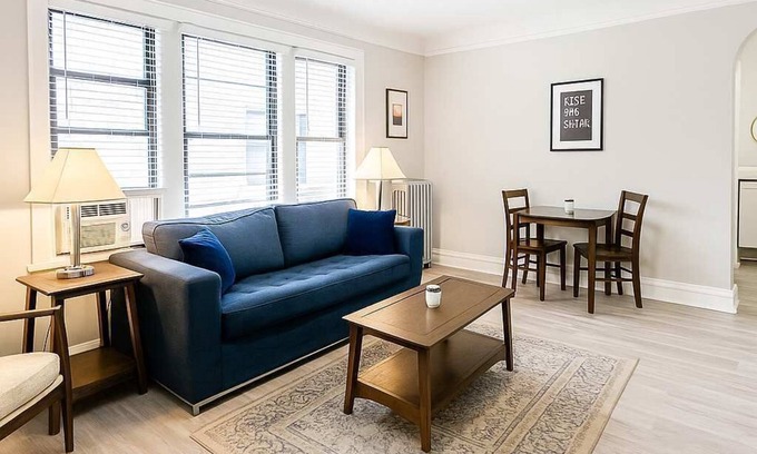 Chicago Apartamento | Portage Park 1BR Retreat