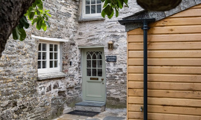 Rock Cabaña | PORTHILLY GREYS, pet friendly, country holiday cottage in Rock