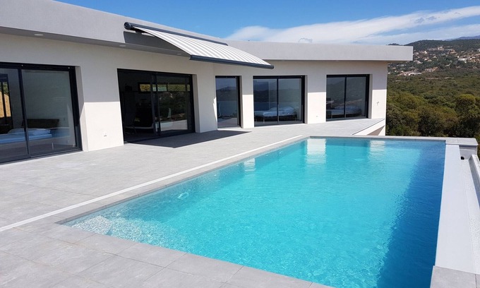 Porticcio Villa | Porticcio Hermosa Villa con vistas al mar, Piscina climatizada privada, 800m Playa de Agosta