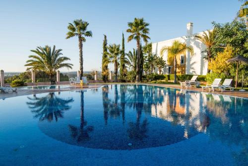 Penina Casa | Portimao Elegant House With Pool by Homing