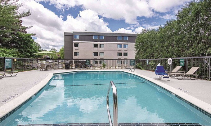 Portland Hotel | Portland Stay with Easy Access to Arts District & Complimentary Breakfast