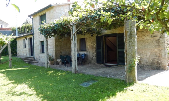 Porto do Son Cabaña | Porto Do Son: Casa antigua renovada de piedra con jardín de 1.500 m2