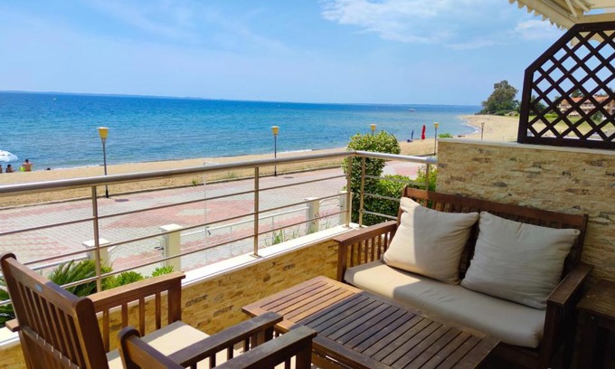 Gerakini Casa | Porto Maria Beachfront Cottage