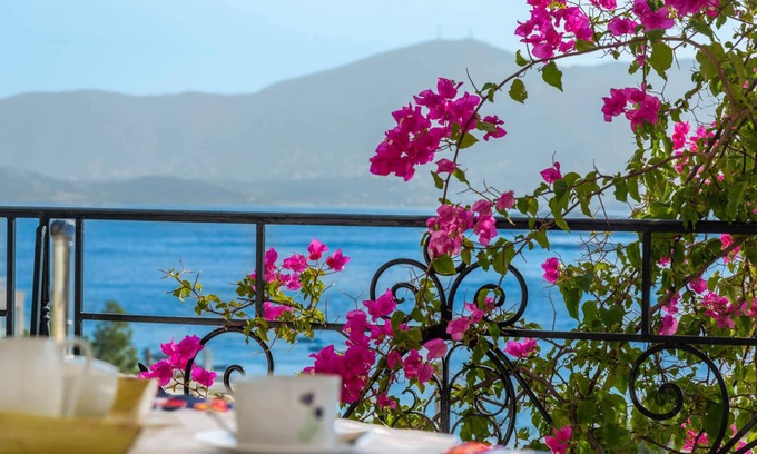 Porto Rafti Casa | Porto sea view house - 15min from Athens airport - AC - WIFI - PARKING