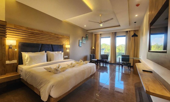 Sidhpur Hotel | Portola Hotel By Parkside