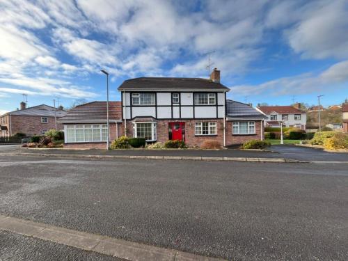 Enniskillen Casa | Portora House Accommodation ROOM ONLY-ALL ROOMS EN-SUITE