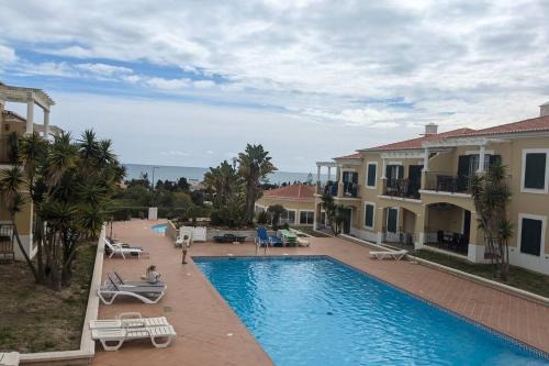 Alporchinhos Apartamento | Portuguese Cliffside