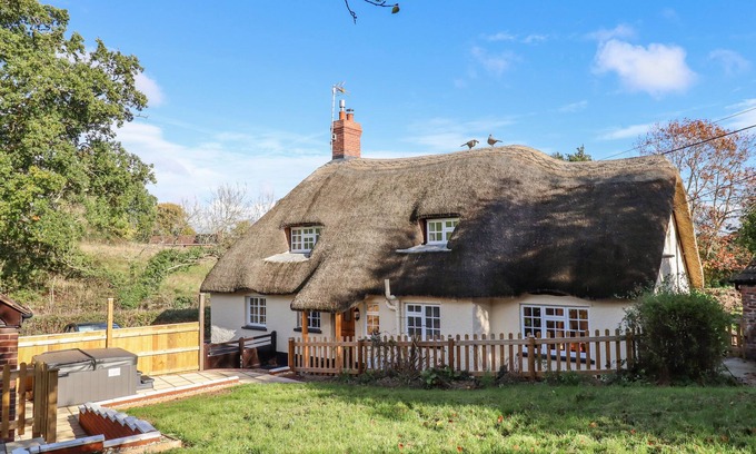 Crediton Cabaña | POSBURY LODGE, pet friendly, character holiday cottage in Crediton