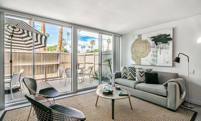 Twin Palms Condominio | Posh Condo in Ocotillo Lodge in South PS