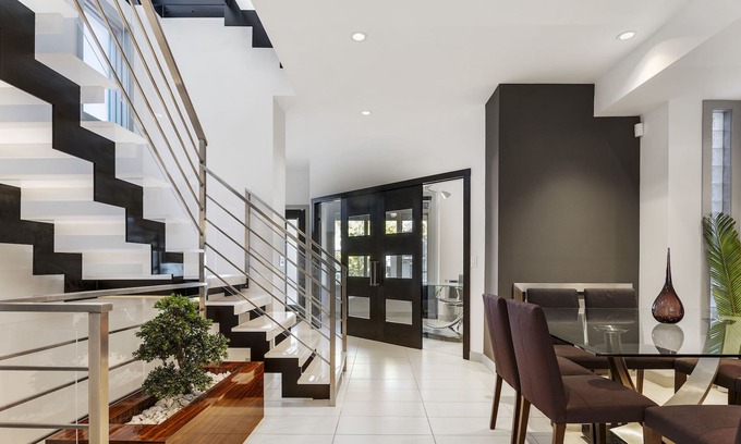 Hillhurst Casa | Posh Downtown House w/ Hot tub, Double Car Garage, Fresh Coffee and More!